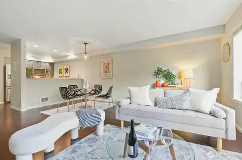559 Mcgraw St #204, Seattle, WA 98109