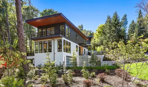 9271 SE 76th St, Mercer Island, WA 98040