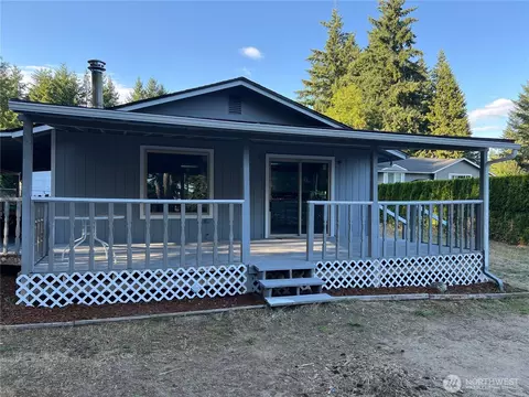 40 NE Pegleg Ct, Belfair, WA 98528