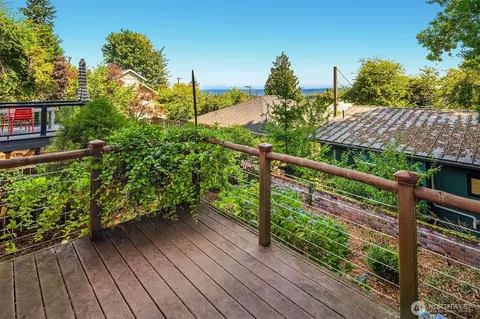 Exterior - 516 23rd Ave E, Seattle, WA 98112 photo 2 of 6