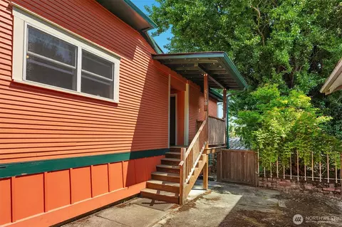Exterior - 516 23rd Ave E, Seattle, WA 98112 photo 1 of 6