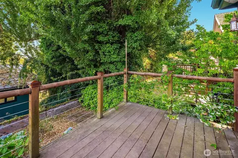 Exterior - 516 23rd Ave E, Seattle, WA 98112 photo 3 of 6