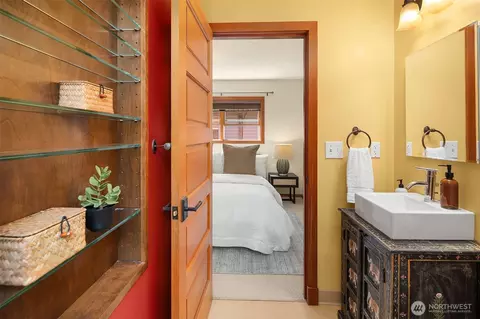 Bath - 516 23rd Ave E, Seattle, WA 98112 photo 1 of 2