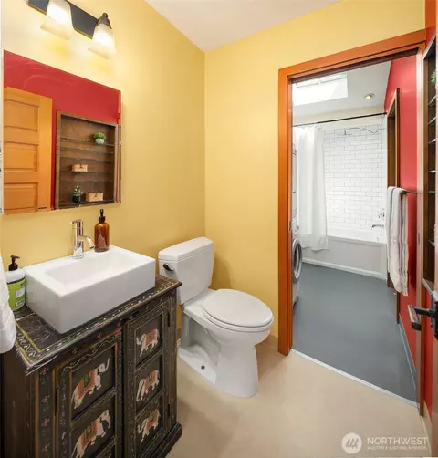 Bath - 516 23rd Ave E, Seattle, WA 98112 photo 2 of 2