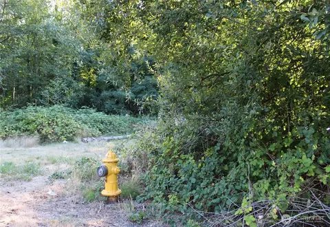 17227 1st Ave S, Burien, WA 98166