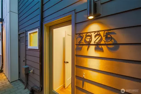 2925 39th Ave SW, Seattle, WA 98116