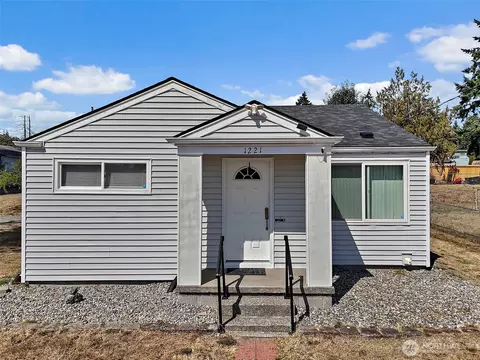 1221 111th St S, Tacoma, WA 98444