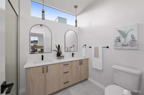 Bath - 730 C Broadway E #C, Seattle, WA 98102 photo 2 of 3