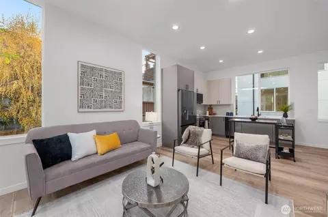 Living - 730 C Broadway E #C, Seattle, WA 98102 photo 2 of 2