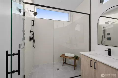 Bath - 730 C Broadway E #C, Seattle, WA 98102 photo 3 of 3