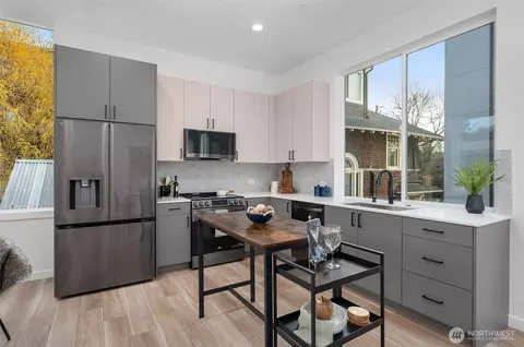Kitchen - 730 C Broadway E #C, Seattle, WA 98102 photo 1 of 2