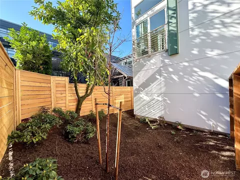 Exterior - 730 C Broadway E #C, Seattle, WA 98102 photo 3 of 7
