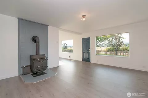 Living - 851 Spath Rd, Sequim, WA 98382 photo 3 of 5