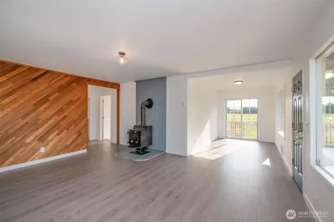Living - 851 Spath Rd, Sequim, WA 98382 photo 2 of 5
