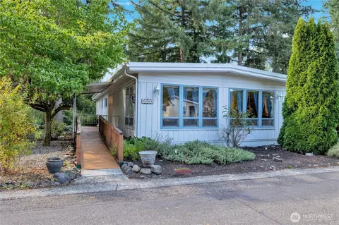 18425 NE 95th St #110, Redmond, WA 98052