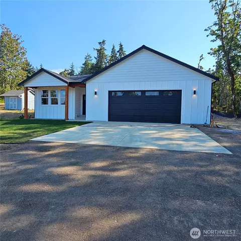 7590 E Idaho St, Port Orchard, WA 98366