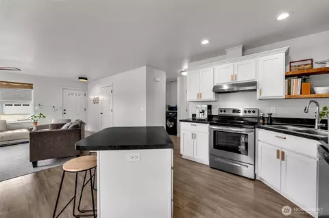 Kitchen - 502 Cardinal Ave, Winlock, WA 98596 photo 4 of 5