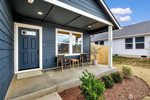 Exterior - 502 Cardinal Ave, Winlock, WA 98596 photo 3 of 11