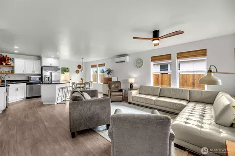 Living - 502 Cardinal Ave, Winlock, WA 98596 photo 1 of 1