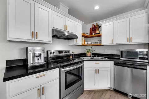 Kitchen - 502 Cardinal Ave, Winlock, WA 98596 photo 2 of 5