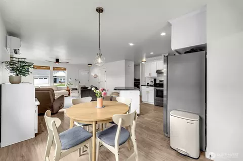 Dining - 502 Cardinal Ave, Winlock, WA 98596 photo 1 of 3