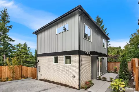 2028 NE 123rd St, Seattle, WA 98125