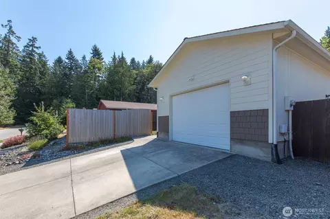 1514 W 15th St, Port Angeles, WA 98363