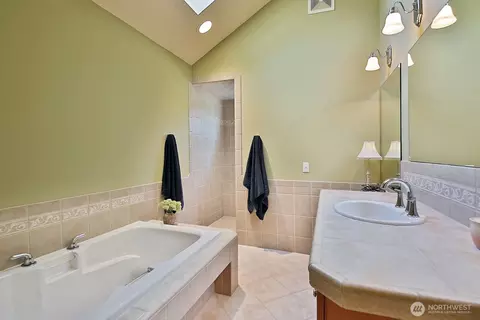 Bath - 381 Lake Hancock Dr, Coupeville, WA 98239 photo 1 of 2
