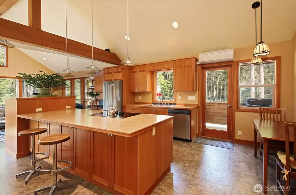 Kitchen - 381 Lake Hancock Dr, Coupeville, WA 98239 photo 2 of 4
