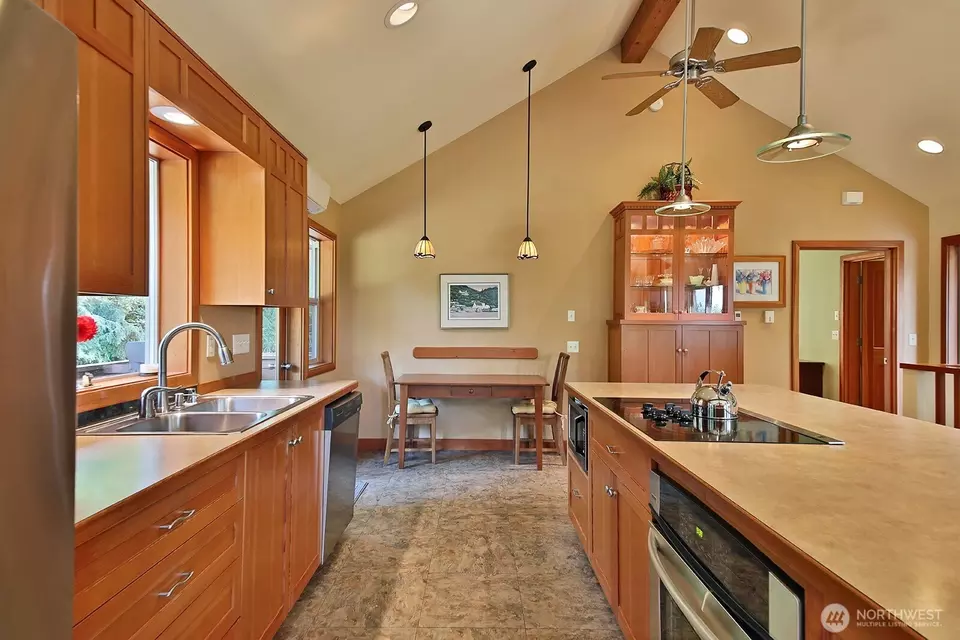Kitchen - 381 Lake Hancock Dr, Coupeville, WA 98239 photo 4 of 4