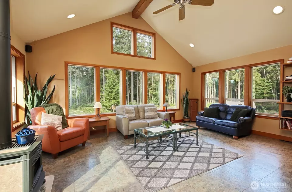 Living - 381 Lake Hancock Dr, Coupeville, WA 98239 photo 2 of 2