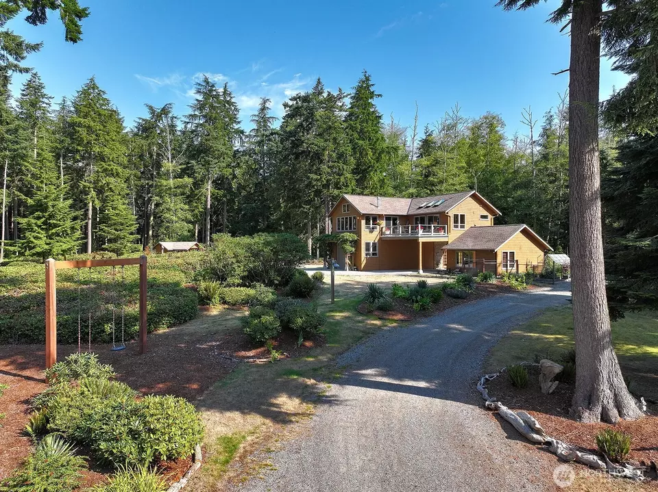 Exterior - 381 Lake Hancock Dr, Coupeville, WA 98239 photo 12 of 17