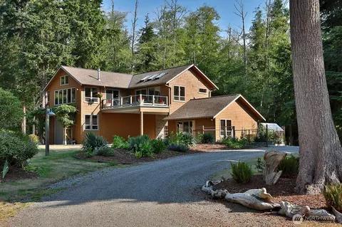 Exterior - 381 Lake Hancock Dr, Coupeville, WA 98239 photo 1 of 17