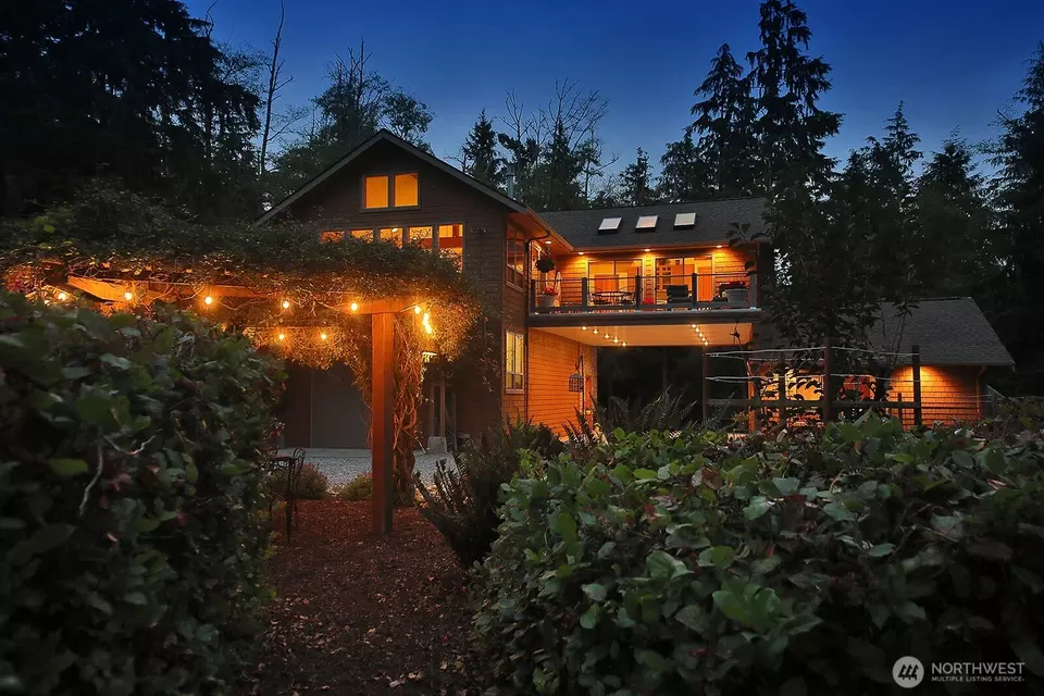 Exterior - 381 Lake Hancock Dr, Coupeville, WA 98239 photo 15 of 17