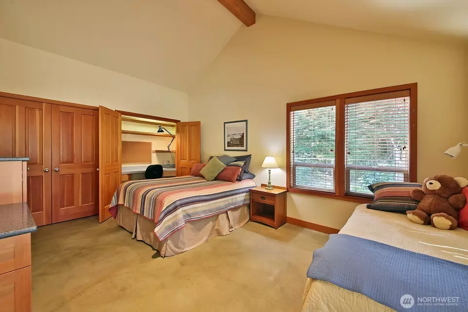 Bedroom - 381 Lake Hancock Dr, Coupeville, WA 98239 photo 3 of 4