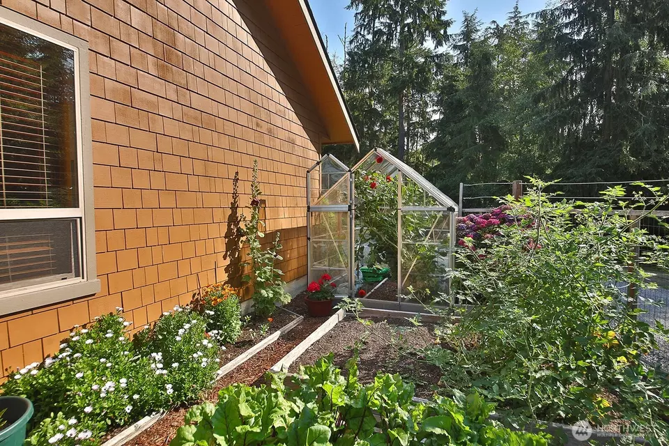 Exterior - 381 Lake Hancock Dr, Coupeville, WA 98239 photo 6 of 17