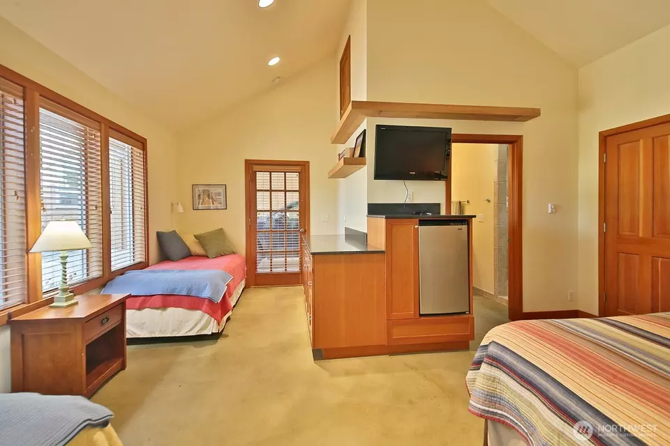 Bedroom - 381 Lake Hancock Dr, Coupeville, WA 98239 photo 4 of 4