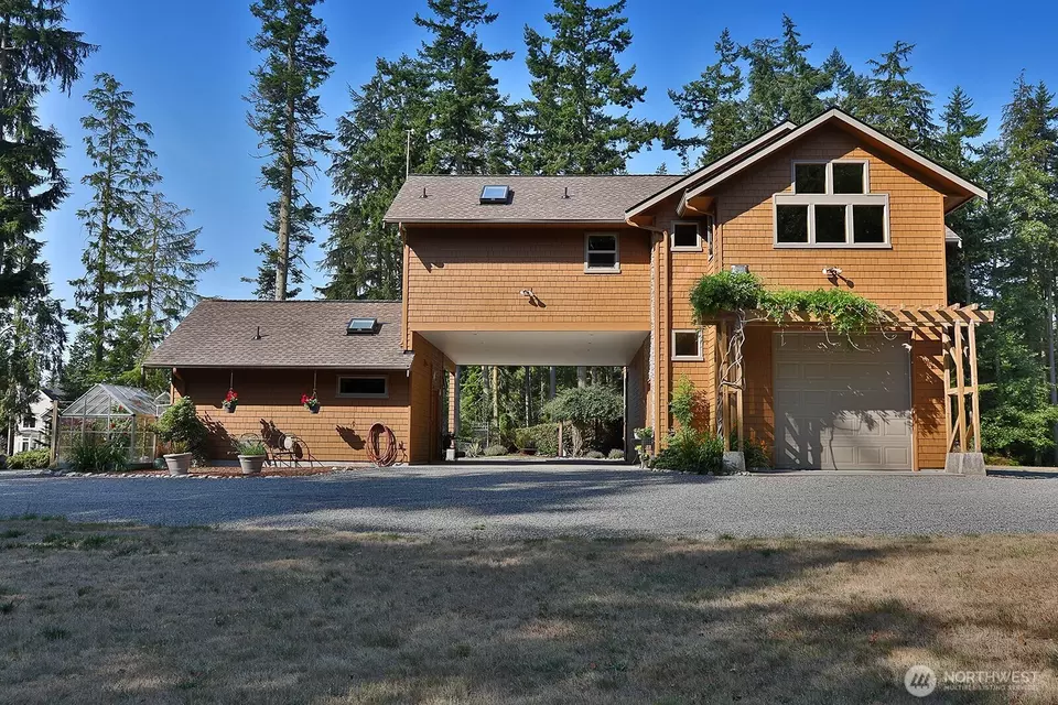 Exterior - 381 Lake Hancock Dr, Coupeville, WA 98239 photo 2 of 17