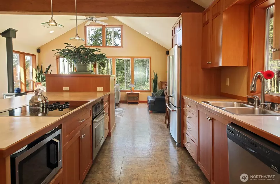Kitchen - 381 Lake Hancock Dr, Coupeville, WA 98239 photo 3 of 4