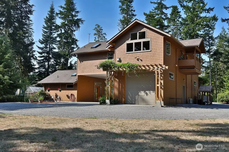Exterior - 381 Lake Hancock Dr, Coupeville, WA 98239 photo 11 of 17