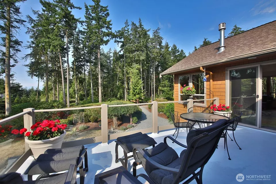 Exterior - 381 Lake Hancock Dr, Coupeville, WA 98239 photo 5 of 17