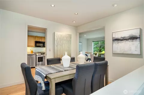 Dining - 22526 53rd Ave SE, Bothell, WA 98021 photo 2 of 4