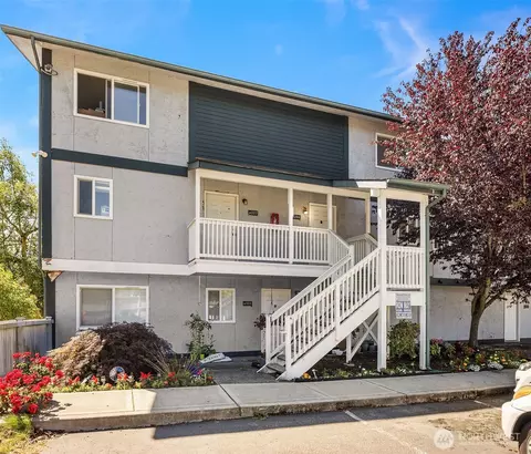8823 Holly Dr #M206, Everett, WA 98208