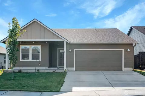 602 Cardinal Ave, Winlock, WA 98596