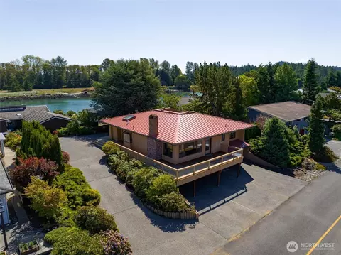 820 Shoshone Dr, La Conner, WA 98257