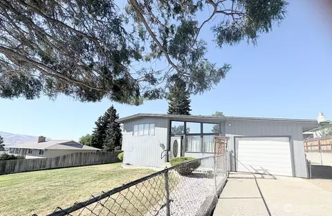 1723 NE 7th St, East Wenatchee, WA 98802