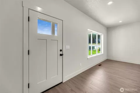 Entry Way - 313 Cap Ave, Winlock, WA 98596 photo 1 of 1