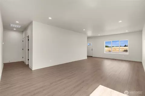 Living - 313 Cap Ave, Winlock, WA 98596 photo 2 of 2