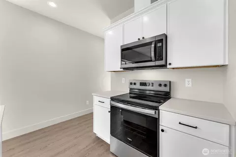 Kitchen - 313 Cap Ave, Winlock, WA 98596 photo 9 of 9