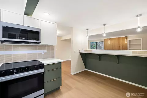 Kitchen - 21911 4th Ave SE, Bothell, WA 98021 photo 4 of 4